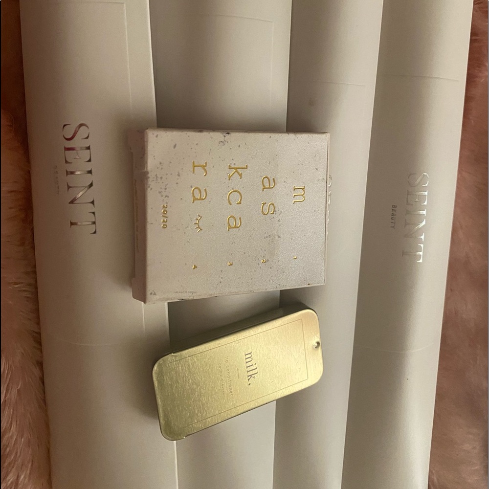 Seint 4 Brushes w eye shadow + lip conditioner + Astoria, Tropicana & Bella